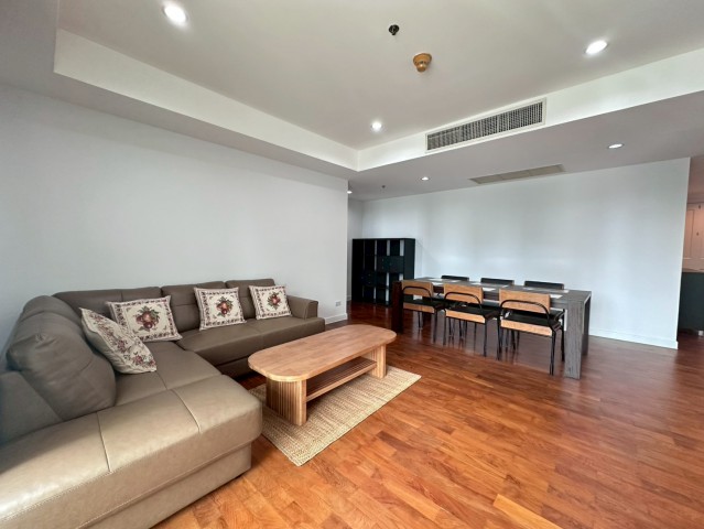 BAAN SIRI 24Property Details:• Type:  Bedroom  Bathroom• Size:  sq.m.• Facing • Rental Price : • Sell Price: • Transfer Fee: 50/50 (shared equally between buyer and seller)Reference code :Project Facilities:- Swimming pool- Fitness center- 24-hour security- Key card access systemLocation: Baan Siri 24, Sukhumvit 24 – just a 6-10 minute walk to BTS Phrom Phong, near Emporium, EmQuartier, and Benjasiri Park.For viewing appointments: Call : 062-596-6982 WhatsApp: +66 62 596 6982 Line ID: pk.estateEmail : pkprimeestate@gmail.com