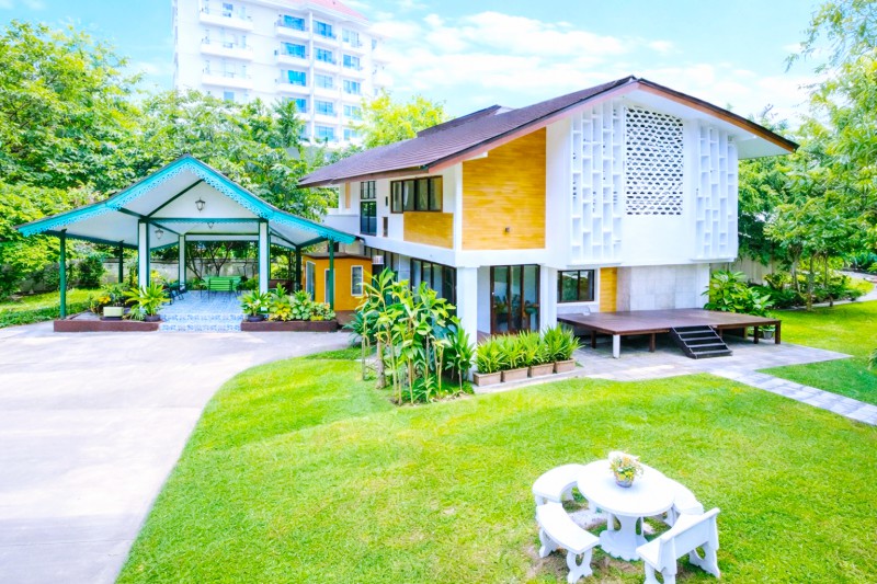 ราชครู 1.5 ไร่ 600 ตร.ม. สะพานควาย ออฟฟิศ Produciton house คฤหาสน์หรู 12นอน 5น้ำ ใกล้ BTSอารีย์ 749ม. รองรับทีมงานขนาดใหญ่ 84,998B-M.Ratchakru Land1.5Rai 600sq.m. SaphanKwai Office Luxury Mansion 12Beds 5Baths near BTSAri 749m.  usable space Ideal for Home Office or Production House 84,998B-M.ถนนพหลโยธิน แขวงสามเสนใน เขตพญาไท กรุงเทพมหานครVDO 1minshttps://youtu.be/Z9ZohgZZ_PUขนาดที่ดิน 1.5 ไร่ พื้นที่ใช้สอย 600 ตร.ม.Land size 1.5 Rai with 600 sq.m. usable spaceรายละเอียดอาคารบ้านเดี่ยวขนาดใหญ่ 2 ชั้น12 ห้องนอน 5 ห้องน้ำห้องประชุมขนาดใหญ่ครัวบิวท�