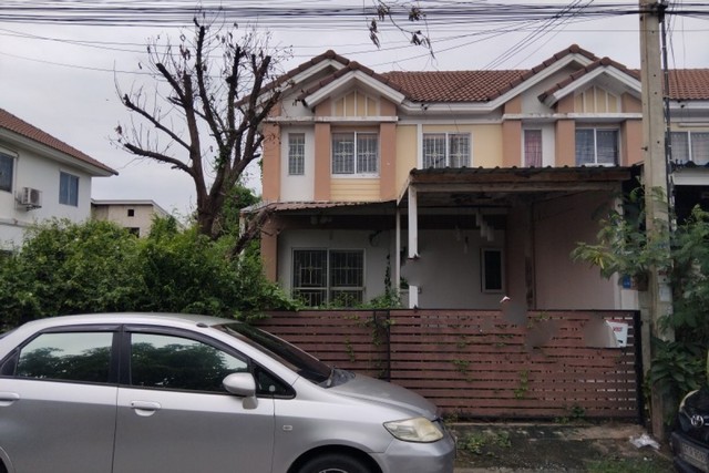 ขาย บ้านเดี่ยว/ทาวน์เฮ้าส์/คอนโด โครงการ พฤกษา 57  ถนน/ซอย ตำบลคูคต อำเภอลำลูกกา จังหวัดปทุมธานี  ราคา    2,300,000   บาท  (ราคาต่อรองได้)  รายละเอียดทรัพย์ -  เนื้อที่ 30.0 ตรว. พื้นที่ใช้สอย 131.45 ตรม. -  3 ห้องนอน 2 ห้องน้ำ -  1 ที่จอดรถ  -  บ้านหันไปทางทิศ  ใต้  พิกัดทรัพย์ : https://maps.app.goo.gl/9usogWLveLh9d4gt6  สถานที่ใกล้เคียง  - บิ๊กซีลำลูกกา คลอง 5- โฮมโปรลำลูกกาคลอง 5- วัดประชุมราษฎร์- โลตัส ลำลูกกา- สำนักงานที่�