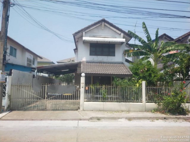   ขาย บ้านเดี่ยว/ทาวน์เฮ้าส์/คอนโด โครงการ ชวนชื่น บางเขน  ถนน/ซอย ตำบลทุ่งสองห้อง อำเภอหลักสี่ จังหวัดกรุงเทพมหานคร  ราคา   4,300,000    บาท  (ราคาต่อรองได้)  รายละเอียดทรัพย์ -  เนื้อที่ 42.0 ตรว.  พื้นที่ใช้สอย 120 ตรม. -  3 ห้องนอน 2 ห้องน้ำ จอดรถได้ 1 คัน -  บ้านหันไปทางทิศ ตะวันตกเฉียงใต้  พิกัดทรัพย์ : https://maps.app.goo.gl/Zf1XzLJZMfP5tLUc7  สถานที่ใกล้เคียง   - โรงเรียนอัมพรไพศาล -โรงพยาบาลกรุงไทย -บิ๊กซี เอ