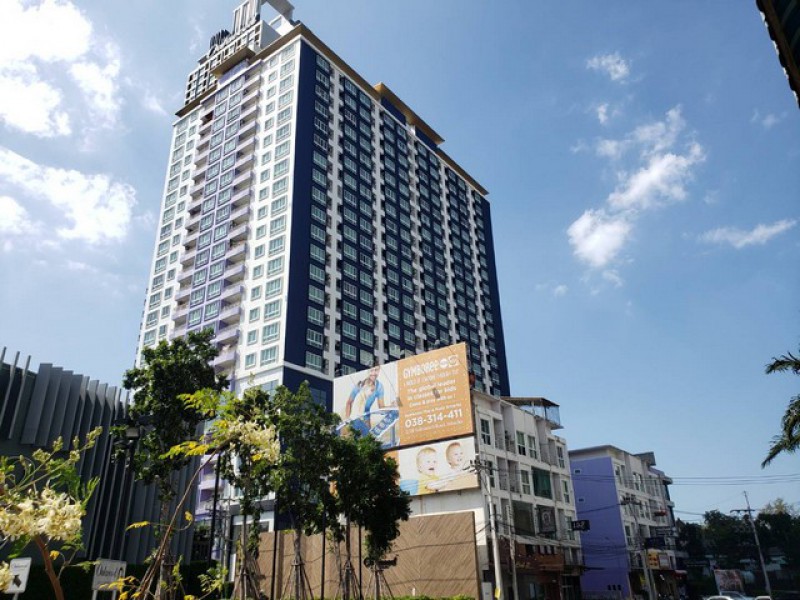 TEL:088-559 5199 คุณเอLine:https://line.me/ti/p/C0eGe0whLXขายคอนโด Ladda Condo View Srirachaราคาขาย 1,800,000 บาทค่าธรรมเนียมการโอนกรรมสิทธิ์ ผู้ซื้อเป็นผู้ชำระพื้นที่ 35 ตารางเมตร1 ห้องนอน 1 ห้องน้ำห้องจัดสรรพื้นที่เป็นสัดส่วนเหมาะสำหรับอยู่อาศัยหรือซื้อเพื่อลงทุนปล่อยเช่าสถานที่ใกล้เคียง* โรบินสัน ไลฟ์สไตล์ ศรีราชา* Atara Mall* โรงพยาบาลพญาไท ศรีราชา* โรงพยาบาลสมิติเวช ศรีราชา* สวนสุขภาพเกาะลอย ศรีราชาสิ่งอำนวย�
