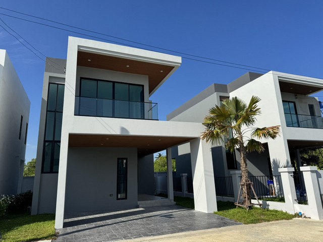 ขาย บ้าน สร้างใหม่ สวยมีสไตล์ 45 ตรว ทำเล ศักยภาพ ใกล้ โลตัส บางใหญ่(รหัสทรัพย์ที่ : 60008) ที่ตั้ง   ถนนเลียบคลองประปา ตำบลบางใหญ่ อำเภอบางใหญ่ จังหวัดนนทบุรี รายละเอียดประเภททรัพย์ บ้านเดี่ยว 2 ชั้นเนื้อที่ดิน  45 ตารางวา  พื้นที่ใช้สอย 170 ตารางเมตรหน้าบ้านหันทิศ ใต้จำนวน 3 ห้องนอน 3 ห้องน้ำ 1 ห้องรับแขก 1 ห้องครัว 2 ที่จอดรถพื้นปูด้วย กระเบื้องแกรนิตโต้เฟอร์นิเจอร์ เครื
