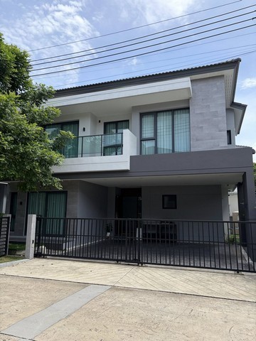 RHT2630ให้เช้าบ้านเดี่ยว ถนนสุขาภิบาล 5 เชื่อมต่อทั้งถนนวัชรพล, สายไหม, เพิ่มสิน และรามอินทราใกล้ บิ๊กซี ฟู้ดเพลส สุขาภิบาล 5โครงการ  เดอะซิตี้วัชรพล เนื้อที่56 ตารางวา  พื้นที่ใช้สอย 256 ตร.ม. 4 ห้องนอน 5 ห้องน้ำสนใจ ติดต่อ : คุณเจี๊ยบ 092-851-6969Line : keti2522ราคาเช่า  80,000 /เดือนสัญญาเช่าขั้นต่ำ 1ปี  ล่วงหน้า 1 เดือน   ประกัน 2 เดือน ถ. สุขาภิบาล ๕ แขวงออเงิน เขตสายไหม กรุงเทพมหานคร 10220เดอะซิตี�