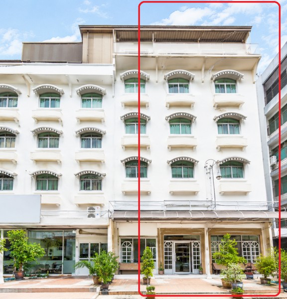 ต้องรีโนเวทอีกประมาณ200000-400000 บาท ให้เช่าอาคารพาณิชย์ 5ชั้น หัวมุม 2คูหา 40ตร.วา.3-4จอดรถ MRTลาดพร้าว101 300ม. 640ตร.ม. ม.รัตนบัณฑิต 1.2 กม. 15น้ำ 15นอน 19,999-21,999 B-M. แหล่งชุมชน ช้อปปิ้ง เดอะมอลล์ บางกะปิ  แยกมหาดไทย-ลาดพร้าว3-4 parking spaces MRT LatPhrao101 300m. Commercial building for rent 5-storey corner 2units 40sq.wa. 640sq.m. Rattana Bundit University 1.2km. 15bath 15bed community area shopping The Mall Bangkapi 1.5km. 19,999-21,999B-M. Maha Thai-Lat Phrao intersection แยกมหาดไทย-ลาดพร้าวถ.ลาดพร้าว รามคำแหง แขวงคลองจั่น บางกะปิ กรุงเทพมหานคร 40 �