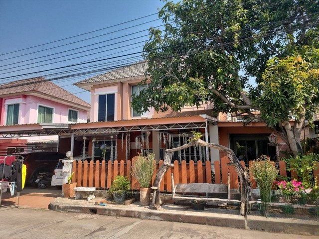 ขบ้านเดี่ยว 2 ชั้น  หมู่บ้าน รสิกา เทพารักษ์ แพรกษาใหม่ เมืองสมุทรปราการ สมุทรปราการ  แพรกษาใหม่ เมืองสมุทรปราการ สมุทรปราการ  ราคา 3,500,000 บาท  (ราคาต่อรองได้)  รายละเอียดทรัพย์ -  เนื้อที่ 51.7 ตร.ว.  พื้นที่ใช้สอย 148.0 ตร.ม. -  2 ห้องนอน 2 ห้องน้ำ  -  2 ที่จอดรถ  -  บ้านหันไปทางทิศตะวันตกเฉียงใต้  พิกัดทรัพย์ : https://maps.app.goo.gl/koKpNBj99bDanVUL7  สถานที่ใกล้เคียง   - ตลาดสดตำหรุ - โลตัส บางปู - ตลาดนัดบางปูแ�