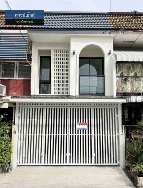 lN-118 เสนานิคม1 ซอย35ทางลัดคนเมือง!  ทาวน์เฮ้าส์รีโนเวทใหม่ #เสนานิคม1 ซอย 35 เข้า-ออกง่าย ทะลุได้ทุกเส้นทางบนทำเลศักยภาพเสนานิคม 1 ซอย 35 ลัดเลาะออกพหลโยธิน, เกษตร-นวมินทร์, ลาดพร้าววังหิน หรือโชคชัย 4 ได้สบายๆ ใกล้สถานีรถไฟฟ้าสายสีเขียวโครงการ :  #ทาวน์เฮ้าส์ทำเล : #เสนานิคม1 ซ.35พื้นที่ : 19.6 ตร.ว ใช้สอย 100 ตร.ม.เพียv : 3,990,000 บาทฟังก์ชั่น :  2 นอน 2 น้ำ 1ครัวใน  1จอดรถทิศหน้าบ้าน : ตะวันตก