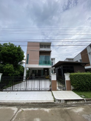 ขายบ้านเดี่ยว Home place The park วงแหวน พระราม9 บ้านสวย ทำเลดี ใกล้กรุงเทพกรีฑาตัดใหม่สนใจติดต่อ 061-624-7988ขายบ้านเดี่ยว โฮม เพลส เดอะ พาร์ค วงแหวน พระราม9บ้านเดี่ยว สวย ทำเลดี ใกล้เส้นกรุงเทพกรีฑาตัดใหม่เพียง 10 นาที ถึง ศรีนครินทร์ รามคำแหงจะไปพระราม9 หรือจะไปสนามบินก็สะดวกสุดๆ.ขนาด 51 ตารางวา3 ห้องนอน 2 ห้องน้ำ 2 ที่จอดรถหมู่บ้านร่มรื่น เพื่อนบ้านดี ปลอดภัยมากมีฟิตเนส สระว่�