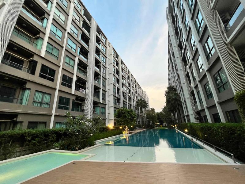 ขายด่วน คอนโด Ease Condo 1 ชั้น 3 ตึก บี โครงการ Land and House พระราม 2ที่ตั้ง : 2/483 ซอย, พระรามที่ 2 ซอย 54 แยก 4 แขวงแสมดำ เขตบางขุนเทียน กรุงเทพมหานคร 10150 พิกัด : https://maps.app.goo.gl/cxDjQohoNkkwkDET9ขนาดพื้นที่ใช้สอย : 41 ตารางเมตรรายละเอียดขายคอนโดพร้อมอยู่ ชั้น 3 ตึก บี ห้องสวย เฟอร์นิเจอร์  built in ครบสะดวกทุกการเดินทางใกล้ทางด่วน ใกล้แหล่งอำนวยความสะดวกต่างๆ ห้างสรรพสินค้า, โรงพยาบาล, สถานศึกษา ออกแบบภายใต้�