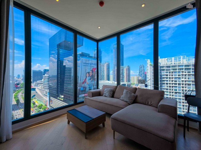 ตำแหน่งวิวดีที่สุดในโครงการ 180° รัชดา Skyline! มีเพียงห้องเดียวต่อชั้น!! ขายคอนโด แอชตัน อโศก-พระราม 9 (ASHTON Asoke-Rama 9) 2 ห้องนอน 2 ห้องน้ำ 69.20 ตร.ม.TPI-3166.Ashton Asoke-Rama 9✅ ขนาด 69.20 ตร.ม. ชั้น 26✅ 2 ห้องนอน 2 ห้องน้ำ ทุกหน้าต่าง ไม่มีห้องไหนวิวบล็อก!!✅ ห้องมุมวิวจุดขายโครงการ วิวรัชดา พระราม 9 180 องศา ✅ ห้องตำแหน่งนี้มีมูลค่าสูงสุด มีเพียงชั้นละ 1 ห้องเท่านั้น!!.✅✅ ขายเพียง 20.5 ล้านบาท ขาดทุนจากหน้าสัญญาโ�