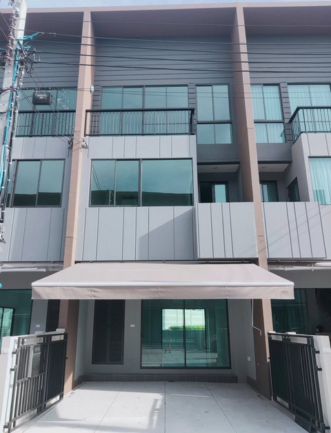 P714 ให้เช่าทาวน์โฮม 3 ชั้น โครงการ บ้านกลางเมือง วัชรพล Baan Klang Muang Watcharapol ถนนสุขาภิบาล 5 เหมาะพักอาศัยราคาเช่า 28,000  บาท/เดือน ประกัน 2 เดือน ล่วงหน้า 1 เดือนติดต่อ คุณช่อผกา โทร 0616198565 LINE 0616198565สำรอง LINE 0812523279 ส่งลิ้งก์ไว้ได้เลย-ให้เช่าทาวน์โฮม 3 ชั้น โครงการ บ้านกลางเมือง วัชรพล Baan Klang Muang Watcharapol ถนนสุขาภิบาล 5-พื้นที่ใช้สอย 152 ตารางเมตร-3 ห้องนอน 3 ห้องน้ำ -2 ที่จอดรถ-เฟอร์นิเจอร์ ทีวี โซฟา ตู้เย�