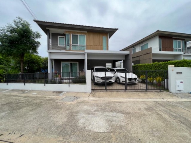 ขายบ้านเดี่ยว 2 ชั้น  โครงการพฤกษ์ลดา ประชาอุทิศ 90บ้านพื้นที่กว้าง เงียบสงบ เชื่อมต่อสุขสวัสดิ์ - พระราม 2 และวงแหวนกาญจนาภิเษกได้สะดวกราคาขาย 4.9 ล้านบาทรายละเอียดบ้าน• บ้านเดี่ยว 2 ชั้น• ที่ดิน 51.30 ตร.วา• 3 ห้องนอน | 2 ห้องน้ำ• พื้นที่บ้านกว้าง โปร่ง น่าอยู่• จอดรถภายในบ้านได้ จุดเด่น• บ้านเดี่ยวบนที่ดินขนาดใหญ่• บรรยากาศสงบ เหมาะสำหรับอยู่อาศัย• พื้นที่ใช้สอยล