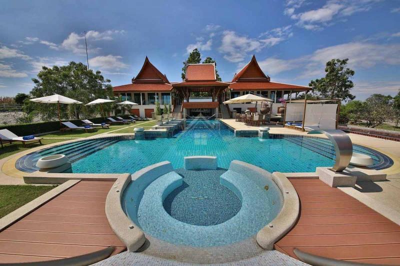 BHL200ขาย/เช่า รีสอร์ท แอนด์ สปา วิวสวยที่สุดในสระบุรี เนื้อที่ทั้งหมดประมาณ 27-0-4 ไร่ที่ตั้ง : แก่งคอย สระบุรี 18110รายละเอียด :- ขนาดพื้นที่ :  27-0-4 ไร่ มีใบอนุญาตถูกต้องตามกฏหมาย- รีสอร์ทพร้อมสิ่งปลูกสร้างจำนวน 23 หลัง - วิวสวยโอบล้อมด้วยทิวเขา  - ภายในมีฟาร์ม และกิจจกรรมให้กับลูกค้าที่มาพัก- ได้คะแนนรีวิวในเพจ และคะแนนต่าง ๆ ดี  (เพจ 4.9/5 และ ใน Agoda 8.4/10 Google 4.5/5 booking 8.7 / Airbnb) ภายในรีสอร์ท :