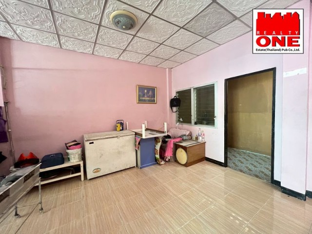 C10962ทาวน์โฮม หมู่บ้าน PK การ์เด้นท์ หมู่บ้านพี.เค. การ์เด้นท์ เลขที่ 788/40 ประชาอุทิศ 90 ซอย 1 แยก 8 ถ.กาญจนาภิเษก ตำบลบ้านคลองสวน  อำเภอพระสมุทรเจดีย์  สมุทรปราการ 10140รายละเอียดทรัพย์ - ขนาด 18 ตารางวา - 2 ชั้น- 3 ห้องนอน - 2 ห้องน้ำ - 1 ห้องครัว - 1 ห้องรับแขก - พื้นปูด้วยกระเบื้องทำเลดี  สถานที่ใกล้เคียง :-โรงเรียนสารสาสน์วิเทศน์ศึกษา-โรงเรียนสวนกุหลาบวิทยาลัย-บิ๊กซีประชาอุทิศ 90-ตลา
