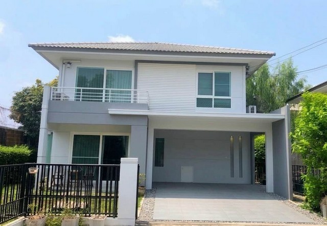 RHT2633ให้เช่าบ้านเดี่ยว หลังมุม ม.สีวลี สุวรรณภูมิ ใกล้ โรงเรียนสารสาสน์วิเทศสุวรรณภูมิ  อยู่ติดกำแพงหมู่บ้าน เดินไปเรียนได้เลย ,   สนามบินสุวรรณภูมิ,  เมกา บางนาเนื้อที่  60 ตร.ว. พื้นที่ใช้สอย 164 ตร.ม.3 ห้องนอน  3 ห้องน้ำ  จอดรถในบ้านได้ 2 คันติดต่อ: คุณเจี๊ยบ092-851-6969Line :: Keti2522 ราคา ค่าเช่า :  27,000  บาท / เดือน (รวมค่าส่วนกลางแล้ว)   สัญญาเช่าขั้นต่ำ : 1 ปี   ประกัน 2 เดือน + ล่วงหน้า 1 เดือนซอย