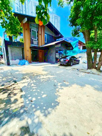โรงเรียนนานาชาติแองโกลสิงคโปร์ 200ม.ใกล้ BTS ปุณณวิถี 400 ม.ทรู ดิจิทัล พาร์ค 60 ตร.ว.240 ตร.ม.คอมเมอร์เชียลสเปซปรับปรุงใหม่  59,998 B-M. พร้อมลานด้านหน้า รองรับที่จอดรถได้หลายคัน เหมาะสำหรับร้านอาหาร คาเฟ่ ร้านเสริมความงาม และธุรกิจบริการ  เดินทางสะดวก ใกล้คลาวด์ 11 600 ม.รร.นานาชาติ โรงพยาบาล แหล่งไลน์สไตล์ครบครัน  รถไฟฟ้า และทางด่วนNewly renovated commercial space near BTS Punnawithi 400 m. Anglo Singapore International School 200m.  True Digital Park. 