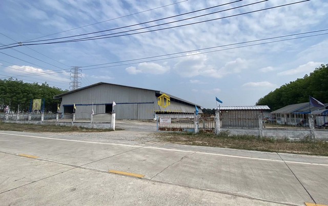 ขายโกดังเนื้อที่ทั้งหมด 6 ไร่ 90 ตรว. นิคมพัฒนา ระยองรหัสทรัพย์ : FS128(กรุณาใช้รหัสนี้ในการสอบถาม FS128)โกดังขนาด 3600 ตรม.มีออฟฟิศชั้นเดียวแยกตัวจากตัวโรงงานมีห้องพักคนงาน 10 ห้องปรับพื้นที่แล้วพร้อมใช้งาน มีไฟฟ้ารั้วรอบพื้นที่ อาคารโรงงานเป็นโครงเหล็กทั้งหมดรถเทรลเลอร์เข้าออกสะดวกพิกัด : ต.มาบข่า อ.นิคมพัฒนา จ.ระยองราคาขาย 8,000,000 บาท/ไร่Tel: 062-6284052 (Thai)Line ID: 0626284052Tel: 085-1498866 (Chinese, English)Line I