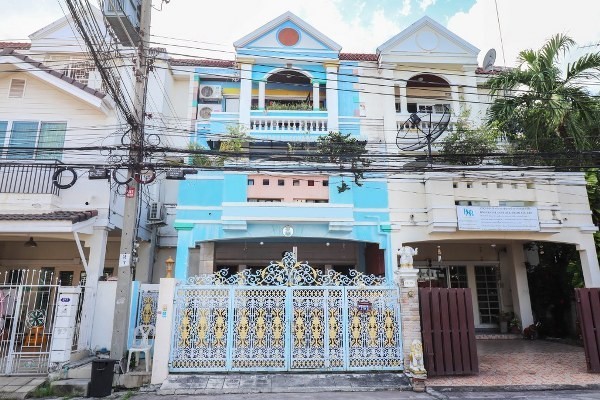 For SALE!! ขายบ้าน ม.บุญโตปาร์ควิลล์ ต.บางกระสอ อ.เมือง นนทบุรี????????????ราคา 4,650,000 ล้านบาท????????????รายละเอียด???? พื้นที่ 27 ตารางวา ???? บ้านหน้ากว้าง 5.7 เมตร???? 4 ห้องนอน???? 4 ห้องน้ำ???? 1 ห้องคนใช้+ห้องน้ำเเยก???? 2 ที่จอดรถบ้านทำเลทองเดินทางสะดวกอยู่สบาย 3 ชั้น การออกแบบดีเยี่ยม มีการเล่นระดับ ใช้วัสดุเกรด A ตกแต่งพร้อมเข้าอยู่ อยู่แล้วรวย#ขายบ้าน #นนทบุรี⚡️สถานที่ใกล้เคียง⚡️- บิ๊กซี ซูเปอร์