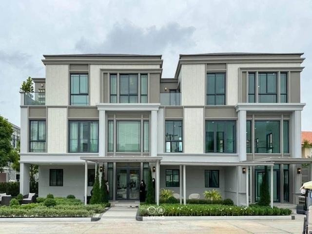 ให้เช่าทาวน์โฮมหรู บ้านกลางเมือง Classe สุขุมวิท 77 หลังมุม ใกล้ BTS อ่อนนุช Fully Furnished พร้อมอยู่  (BH4180  )ติดต่อAgent คุณบัว (Bua)โทร 093-646-4597LINE ID : Bua093ค่าเช่า 130,000 บาท/เดือน (สัญญา 1 ปี)ค่าเช่า 150,000 บาท/เดือน (สัญญา 6 เดือน)โอกาสพิเศษสำหรับผู้ที่กำลังมองหาทาวน์โฮมหรูใจกลางเมืองในทำเลสุขุมวิท–อ่อนนุช โครงการ บ้านกลางเมือง Classe สุขุมวิท 77 ทาวน์โฮมระดับ Luxury หน้ากว้าง 10 เมตร ดีไซน์ Modern Luxury พร้อม Double Volume โปร่ง
