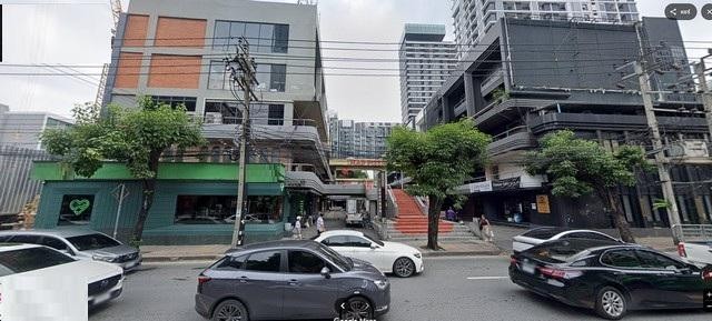 ให้เช่า อาคาร พาณิชย์ 3 ชั้น 1 คูหา อาคาร พาร์ค อเวนิว เอกมัย 12 Park Avenue Ekkamai ใจกลาง เอกมัย-ทองหล่อ รีโนเวทพร้อม เฟอร์นิเจอร์บางส่วนติดต่อ คุณช่อผกา โทร 0616198565 LINE 0616198565สำรอง LINE 0812523279 ส่งลิ้งก์ไว้ได้เลย- ให้เช่า อาคาร พาณิชย์ 3 ชั้น 1 คูหา อาคารปาร์คอเวนิว เอกมัย 12 Park Avenue Ekkamai- ใจกลาง เอกมัย-ทองหล่อ- อาคารพาณิชย์ 3 ชั้น- พื้นที่ใช้สอยประมาณ 240 ตรม.- รีโนเวทเรียบร้อยพร้อม เฟอร์นิเจอร์ให้บางส�