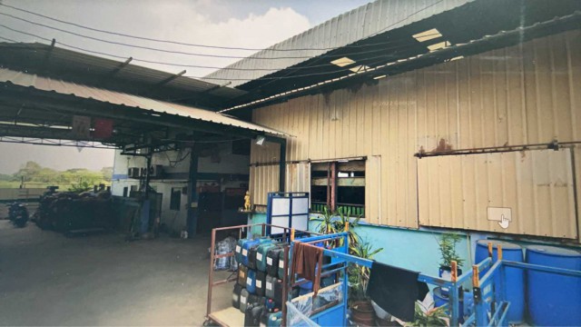 AOM 2893ขายกิจการโรงงานชุบโลหะ (เพลทติ้ง) พร้อมใบอนุญาต รง.4 ย่านแพรกษา   ตำบลแพรกษา เมืองสมุทรปราการ,สมุทรปราการ  1  ห้องนอน   1   ห้องน้ำ   ที่ดิน   1-0-22.00 ไร่   ใช้สอย   324.00 ตร.ม.ราคา33,500,000จุดเด่นที่น่าสนใจ- ส่งต่อลูกค้าให้พร้อม มีฐานลูกค้าเดิมรองรับ ช่วยให้ผู้ซื้อสามารถต่อยอดธุรกิจได้รวดเร็ว- พื้นที่ประมาณ 1 ไร่ 22 ตารางวา เหมาะสำหรับโรงงาน พื้นที่ผลิต จัดเก็บสินค้า และปรับขยาย