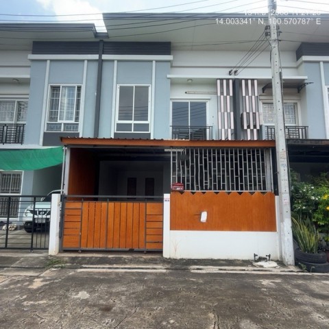 ขาย บ้านเดี่ยว/ทาวน์เฮ้าส์/คอนโด หมู่บ้านเพอร์เฟค โซน (รังสิต-บางพูน)  ถนนวัดเสด็จ – ศูนย์ศิลปาชีพบางไทร ตำบลบ้านกลาง อำเภอเมืองปทุมธานี จังหวัดปทุมธานี  ราคา   2,050,000    บาท  (ราคาต่อรองได้)  รายละเอียดทรัพย์ -  เนื้อที่ 19.2 ตรว. พื้นที่ใช้สอย 100.0 ตร.ม. -  3 ห้องนอน 2 ห้องน้ำ 1 ที่จอดรถ -  บ้านหันไปทางทิศ ตะวันตกเฉียงเหนือ  พิกัดทรัพย์ : https://maps.app.goo.gl/q6LPRNBizJCy3bQj8  สถานที่ใกล้เคียง  - ฟิวเจอร์พา