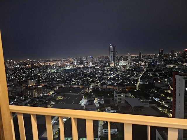 ขายคอนโด เดอะคีย์ สาทร - เจริญราษฎร์ | The Key Sathorn – Charoenrat  วิวสวยมาก33.25 ตร.ม. ชั้น363,349,000 บาทจำนวนชั้น : 38 ชั้นห้องนอน : 1 ห้องห้องน้ำ : 1 ห้องทิศ : ตะวันตกเฉียงเหนือสิ่งอำนวยความสะดวก :– แกรนด์ล๊อบบี้– ห้องอ่านหนังสือ– ห้องเอนกประสงค์– แกรนด์ เอ้าท์ดอร์ เทอเรซ– ห้องกิจกรรม– ฟิตเนส– พื้นที่สีเขียวกว่า 2 ไร่– สระว่ายน้ำพร้อมสระเด็กที่ตั้ง : เจริญราษฎร์ แขวงบางโคล่ เขต บางคอแหลม กร�