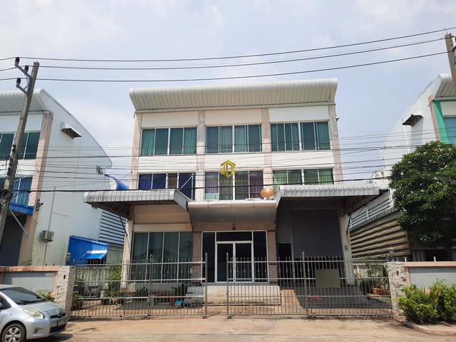 ขายโรงงานเนื้อที่ทั้งหมด 1 งาน 98 ตารางวา พันท้ายนรสิงห์ สมุทรสาครรหัสทรัพย์ : FS189(กรุณาใช้รหัสนี้ในการสอบถาม FS189)โรงงานขนาด 12x24 เมตร+ 4x8 เมตรออฟฟิศ 3 ชั้นขนาด 8x8 เมตรมีใบรง.4ไฟฟ้า 3 เฟส น้ำประปาน้ำไม่ท่วมรถคอนเทนเนอร์เข้าออกได้พิกัด : ต.พันท้ายนรสิงห์ อ.เมือง จ.สมุทรสาครราคาขาย 13,500,000 บาทTel : 062-6284052 (Khun Jay)Line ID : 0626284052Facebook Fanpage : JLT Real Estate ซื้อ/ขาย/เช่า โรงงาน บ้าน ที่ดิน อสังหาริมทรัพย์ทุกชนิด