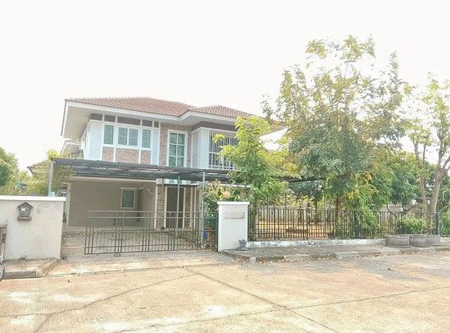 ให้เช่า 25,000 บาท/เดือน ใกล้โรงเรียนนานาชาติ #MillHill ทำเลสะดวก พร้อมสวนกว้าง #บ้านแปลงมุม บรรยากาศดี พร้อมเข้าอยู่รายละเอียดบ้าน4 ห้องนอน3 ห้องน้ำ1 ที่จอดรถค่าเช่ารายปี 25,000 บาท/เดือนเช่าระยะสั้น เริ่มต้น 1 เดือน เพียง 35,000 บาท/เดือนสิ่งอำนวยความสะดวกภายในโครงการสระว่ายน้ำฟิตเนสระบบรักษาความปลอดภัย 24 ชั่วโมงสถานที่ใกล้เคียงMill Hill International SchoolM Sport ComplexMee Mallริมปิงซูเปอร์มาร์เก็ต7-E