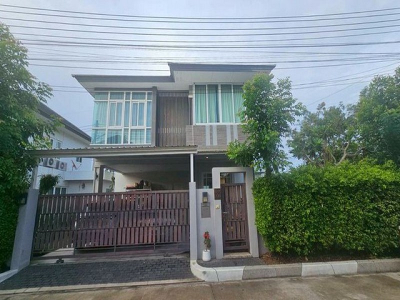 TEL:088-559 5199 คุณเอLine:https://line.me/ti/p/C0eGe0whLXบ้านเดี่ยว 2 ชั้น หลังมุม ทำเลศักยภาพ | หมู่บ้านภัททาไพรม์ ถนนสาย 36 กะทิงลายเดินทางสะดวก เชื่อมต่อพัทยา แหลมฉบัง และมอเตอร์เวย์ได้ง่ายราคาประเมิน 9 ล้านบาทกว่าขายเพียง 8 ล้านบาทกว่าบ้านเดี่ยว 2 ชั้น หลังริมสุด ติดสวนสาธารณะเนื้อที่ 71 ตารางวาพื้นที่ใช้สอยประมาณ 280 ตารางเมตร4 ห้องนอน 4 ห้องน้ำห้องนอนพร้อมห้องน้ำในตัว 3 ห้อง1 ห้องทำงาน1 ห้อ�