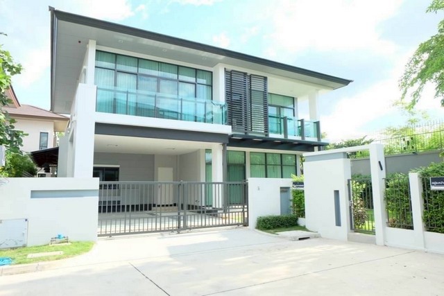 ให้เช่า #บ้านเดี่ยว หมู่บ้านเศรษฐสิริ อ่อนนุช-ศรีนครินทร์ ติดถนนกาญจนาภิเษก#ใกล้สวนหลวงร9 #ใกล้สนามบินสุวรรณภูมิราคาเช่า 90,000  บาท/เดือน#รายละเอียดประเภททรัพย์ : บ้านเดี่ยว 2 ชั้น #หลังมุมหมู่บ้าน : เศรษฐสิริ อ่อนนุช-ศรีนครินทร์ ขนาดที่ดิน : 82.4 ตารางวาพื้นที่ใช้สอย : 284 ตรม.จำนวนห้อง : 4 ห้องนอน  4 ห้องน้ำ- 2 ห้องครัว- 2 ห้องรับแขก- 1 ห้องแม่บ้านที่จอดรถ : 2 คันเฟอร์นิเจอร์/เคร�
