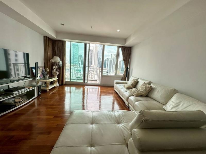 Selling price : 25,800,000 THB.Transfer Fee: 50/50 (shared equally between buyer and seller), Location: Baan Siri 24, Sukhumvit 24 – just a 6-10 minute walk to BTS Phrom Phong, near Emporium, EmQuartier, and Benjasiri Park.                  viewing appointments: Call : 062-596-6982 WhatsApp: +66 62 596 6982 Line ID: pk.estateEmail : pkprimeestate@gmail.com