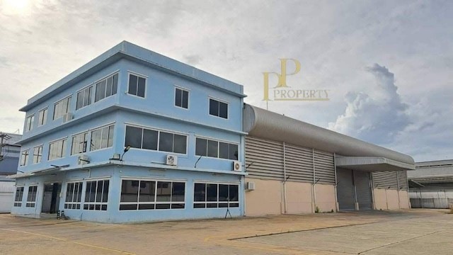 BST1268 ขายและให้เช่าโรงงานพื้นที่สีม่วง 4 ไร่ สามพราน นครปฐม พร้อมเครน 5 ตัน สำนักงาน 3 ชั้น ถนนเพชรเกษมติดต่อคุณบัว (BH Property)โทร 093-646-4597LINE ID : Bua093ราคาเช่า 250,000 บาทต่อเดือนราคาขาย 60,000,000 บาทขายและให้เช่าโรงงานมาตรฐานอุตสาหกรรม พื้นที่สีม่วง (เขตอุตสาหกรรม) ทำเลศักยภาพ อำเภอสามพราน จังหวัดนครปฐม ติดโซนธุรกิจและอุตสาหกรรม ใกล้ถนนเพชรเกษม รองรับโรงงานผลิต คลังสินค้า ศูนย์กระจ�