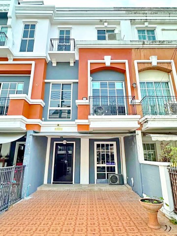 รีโนเวทใหม่ทั้งหลัง 3-4นอน 27,998บาท-เดือน 4 น้ำ -รัชดา-รามอินทรา ใกล้ตลาดนวลจันทร์สเตชั่น 300 ม. ขนาด 22ตร.ว.260 ตร.ม.พร้อมเฟอร์ฯ บิวท์อิน เหมาะสำหรับอยู่อาศัย โฮมออฟฟิศ ใกล้เดอะวอล์ค เกษตร-นวมินทร์ 1.3 กม.สถานศึกษา และรถไฟฟ้า การเดินทางสะดวก ถนนนวลจันทร์ เกษตร-นวมินทร์ และทางด่วนเอกมัย-รามอินทรา Newly 6A/C 3-4bed renovated 3-5story 5-step townhome Nuanchan26-34 Navavej Hospital 27,998b-m  and 4 bath Located near the Nuanchan-Ratchada-Ramintra intersection and 300 m. from Nuanchan Station Market. Land area 22s