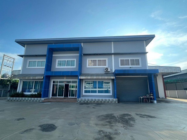 ขายโรงงานเนื้อที่ 2 ไร่ บางโทรัด สมุทรสาครรหัสทรัพย์ : FS225(กรุณาใช้รหัสนี้ในการสอบถาม FS225)มีออฟฟิศ 2 ชั้นพื้นที่อาคารมีต่อเติมผนัง Isowall ด้านข้างกั้นห้องเป็นสัดส่วนมีห้องน้ำพนักงานรถบรรทุกใหญ่ เข้าออกสะดวกพิกัด : ต.บางโทรัด อ.เมือง จ.สมุทรสาครราคาขาย 35,000,000 บาทTel: 062-6284052 (Thai)Line ID: 0626284052Tel: 085-1498866 (Chinese, English)Line ID: 0851498866Wechat: zhou20171188Facebook Fanpage: JLT Real Estate ซื้อ/ขาย/เช่า โรงงาน บ้าน ที่ดิน อสังหาริมทรัพย์ทุกช�