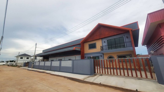 ขายโรงงานพื้นที่ใช้สอย 805 ตรม. บ้านเกาะ สมุทรสาครรหัสทรัพย์ : FS217(กรุณาใช้รหัสนี้ในการสอบถาม FS217)โรงงานขนาด 442.5 ตรม.พื้นโรงงานรับน้ำหนัก 3 ตัน/ตรม.ออฟฟิศ 2 ชั้นขนาด 100 ตรม.ชั้นลอยคอนกรีตปูกระเบื้อง 105 ตรม.กันสาด 105 ตรม.ห้องครัว 25 ตรม.โซนห้องน้ำคนงาน 27.5 ตรม.เนื้อที่ทั้งหมด 225 ตารางวาฮวงจุ้ยดีหันทิศเหนือไฟฟ้า 3 เฟสรถเทรลเลอร์เข้าออกได้พิกัด : ต.บ้านเกาะ อ.เมือง จ.สมุทรสาครราค�