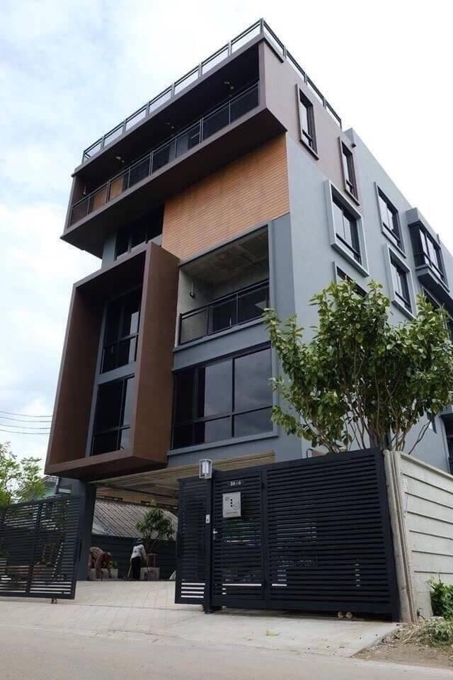 ขายโฮมออฟฟิศ 6 ชั้น 1000 ตรม.พร้อมลิฟท์ ย่านงามวงศ์วาน หลักสี่ ใกล้นอร์ธปาร์ค , ใกล้ ม.ธุรกิจบัณฑิตย์ (ขายพร้อมผู้เช่า)ราคาขาย 42,000,000 บาทที่ตั้ง ถนนงามวงศ์วาน ซอยงามวงศ์วาน 47 แขวงทุ่งสองห้อง เขตหลักสี่ กรุงเทพมหานคร 10210ติดต่อ : คุณภัสพงณ์ 0634098164Line : binkem22https://www.facebook.com/profile.php?id=61581484955548พื้นที่ใช้สอย 1,000 ตารางเมตร จำนวน 6 ชั้น 12 ห้องน้ำ จอดรถ 12 คันชั้น 1 เป็นที่จอดรถ จอดได้ 12 คัน พร้อมห้องน้ำ 1 ห�