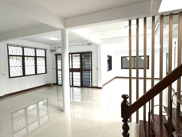 ให้เช่าบ้านเดี่ยว2ชั้นหลังมุม 405 ตร.ม.ย่านสุทธิสารลาดพร้าว48ใกล้MRTภาวนา,MRTสุทธิสารเหมาะทำโฮมออฟฟิศราคาเช่า 85,000 บาท / เดือน (สัญญาขั้นต่ำ 1 ปี ประกัน 3 เดือน ล่วงหน้า 1 เดือน )ที่ตั้ง ถนนสุทธิสาร,ถนนลาดพร้าว ซอยลาดพร้าว48,ซอยวัฒนานิเวศน์ แขวงสามเสนนอก เขตห้วยขวาง กรุงเทพมหานคร 10310ติดต่อ : คุณภัสพงณ์ 063-409-8164Line : deedaa23เนื้อที่ 80 ตรว. พื้นที่ใช้สอย 405 ตารางเมตร จำนวน 2 ชั้นหลังมุม 4 ห้�