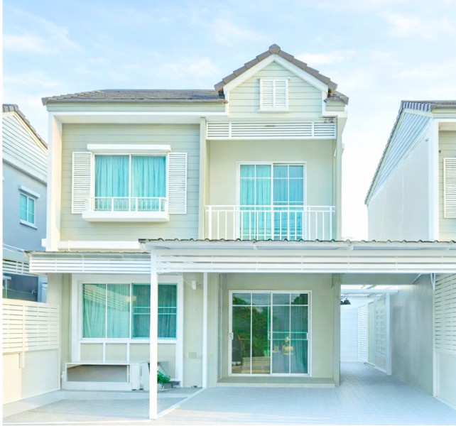 บางนา-ตราด กม.10 เมกะ บางนา 1.9 กม. ทาวน์โฮม 3 นอน 2 น้ำ ใกล้ รร.นานาชาติ ไทย-จีน 1 กม.สไตล์บ้านเดี่ยว ขนาด 28 ตร.ว.134 ตร.ม. 27,999 B-M.บ้านบิ้วอินทั้งหลัง ในทำเลศักยภาพบางนา  โรงพยาบาล และรถไฟฟ้า เดินทางสะดวก เข้า-ออกได้หลายเส้นทาง ใกล้ทางด่วน และสนามบินสุวรรณภูมิ เดอะ วิลเลจ พร้อมเฟอร์ฯ และเครื่องใช้ไฟฟ้าครบ เหมาะสำหรับอยู่อาศัย หรือโฮมออฟฟิศBangna-Trad Km.10 Mega Bangna, 1.9 km. 3-bed 2-bath townhome near Thai-Chinese International Scho