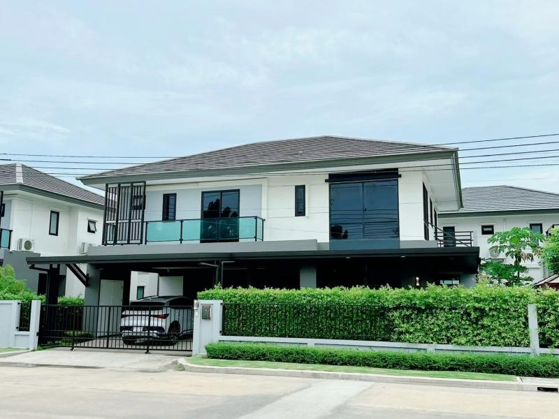 ขายบ้านหรู 2 ชั้น ทำเลดีที่สุดในโครงการ บริทาเนีย บางนา–สุวรรณภูมิ กม.26ตำแหน่งพิเศษ หน้าบ้านติดสวนสาธารณะและสนามเด็กเล่น พร้อมวิวหอนาฬิกา Big Ben ของโครงการถนนหน้าบ้านกว้าง 4 เลน บรรยากาศดี เพื่อนบ้านคุณภาพ ที่ตั้ง : ถนนวัดบางบ่อ ต.บางบ่อ อ.บางบ่อ จ.สมุทรปราการ 10560ขนาดเนื้อที่ : •  61 ตร.ว.พื้นที่ใช้สอย : 245 ตร.ม. ราคา 10.900,000 ล้านบาท◾️ค่าโอน 50:50◾️ ส่วนกลาง : 28 บาท/ตรมรายละเอียดบ