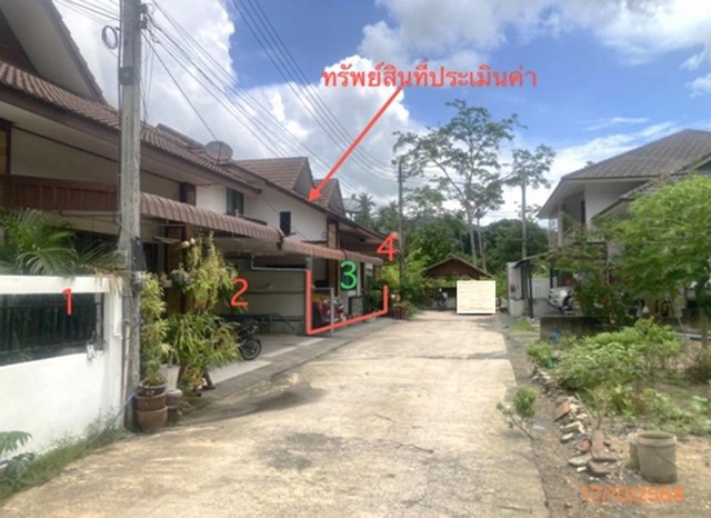 ขายบ้านเดี่ยว ถนน วิริยะ 2 อำเภอเกาะสมุย จังหวัดสุราษฎร์ธานี  ถนน วิริยะ 2 ตำบล ลิปะน้อย อำเภอ เกาะสมุย จังหวัด สุราษฎร์ธานี  ราคาโปรโมชั่น  1,784,000   บาท    ลดจาก  2,300,000   บาท ราคาโปรโมชั่นตั้งแต่วันที่ 1 เมษายน 2569 – 30 มิถุนายน 2569  รายละเอียดทรัพย์ -  เนื้อที่ 35.00 ตร.ว. พื้นที่ใช้สอย 116.00 ตร.ม. -  2 ห้องนอน 2 ห้องน้ำ   -  1 ที่จอดรถ   พิกัดทรัพย์ : https://maps.app.goo.gl/WjWZM45xXtXPAdnf6  สถานที่ใกล้เคียง   -  โรงพยาบาลเกาะ�