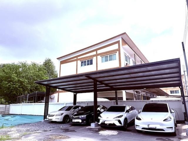 ให้เช่าโรงงานผลิตเครื่องสำอาง ลาดกระบัง กรุงเทพฯ พร้อมใบอนุญาต อย. และใบอนุญาตโรงงานติดต่อ Agent คุณบัว (Bua)Tel: 093-646-4597 LINE ID: Bua093ค่าเช่าพิเศษ 150,000 บาท/เดือนโรงงานพร้อมดำเนินธุรกิจ ผลิตได้ทันทีอาคารขนาด 500 ตร.ม.โรงงานระบบปิด สะอาด มาตรฐานการผลิตมีอุปกรณ์การผลิตพร้อมใช้งานแอร์ครบทุกพื้นที่รวมประมาณ 20 ห้องไฟฟ้า 3 เฟสจอดรถได้ 4-5 คันจุดเด่นมีใบอนุญาตโรงงานมีใบอนุญาตผลิตจาก 