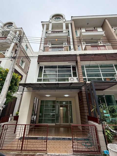 ให้เช่าโฮมออฟฟิศ 4 ชั้น 260 ตร.ม. โครงการ Premium Place นวมินทร์–สุขาภิบาล 1 (ใกล้ซอยนวมินทร์ 89)*** ราคาเช่า 35,000 บาท/เดือน ติดต่อ::  ชยา โทร/ID Line:: 0942823961   Link Line:: https://line.me/ti/p/3xFA1An8Kcรหัส# T26-872 โฮมออฟฟิศ 4 ชั้น Premium Place นวมินทร์–สุขาภิบาล 1 (ใกล้ซอยนวมินทร์ 89)• เนื้อที่ดิน 25.1 ตร.วา• พื้นที่ใช้สอย 260 ตร.ม.• 5 ห้องนอน• 5 ห้องน้ำ• แอร์ 7 ตัว• มีม่าน / มู่ลี่ทุกห้อง• มีที่จอดรถ• เหมาะสำหรับอยู่อาศัย / ทำโฮมออฟฟิศ• สามารถจ�