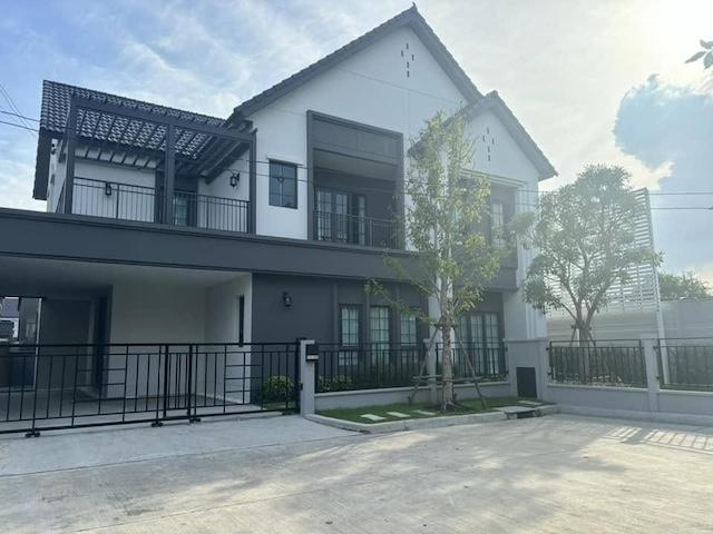 ให้เช่าบ้านเดี่ยว 2 ชั้น โครงการ Centro Bangna Phase 2 บ้านมุมหน้าสวน ใกล้ Mega Bangna เพียง 800 เมตรบ้านใหม่พร้อมเข้าอยู่ เหมาะสำหรับครอบครัว ผู้บริหาร และชาวต่างชาติราคาเช่า 160,000 บาท / เดือน ( สัญญาขั้นต่ำ 1 ปี ประกัน 2 เดือน ล่วงหน้า 1 เดือน )ราคาเช่า 150,000 บาท / เดือน ( สัญญาขั้นต่ำ 2 ปี ประกัน 2 เดือน ล่วงหน้า 1 เดือน )ที่ตั้ง ถนนเลียบวงแหวนกาญจนาภิเษก ตำบลบางแก้ว อำเภอบางพลี จังหวัดสมุทรปรากา