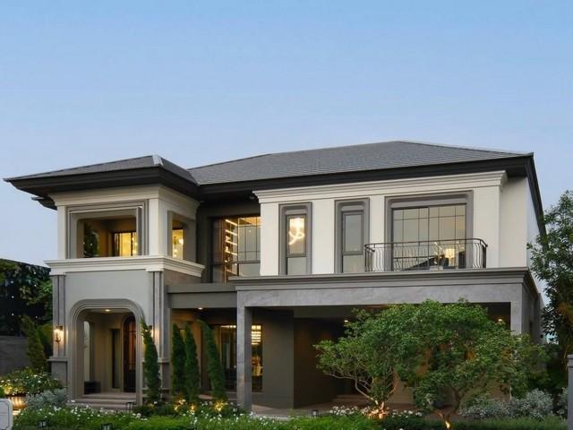 ขายบ้านเดี่ยว 2 ชั้น โครงการ Grand Bangkok Boulevard กรุงเทพกรีฑา ใกล้โรงเรียนนานาชาติ Wellington และ Brighton Collegeราคาขาย 37,500,000 บาท (ต่อรองได้)ที่ตั้ง ถนนศรีนครินทร์-ร่มเกล้า แขวงคลองสามประเวศ เขตลาดกระบัง กรุงเทพมหานคร 10520ติดต่อ : คุณภัสพงณ์ 0634098164Line : deedee23https://www.facebook.com/profile.php?id=61581484955548เนื้อที่ 94 ตารางวา พื้นที่ใช้สอย 447 ตารางเมตร จำนวน 2 ชั้น 3 ห้องนอน (ห้อง Master 2 ห้อง และห้องนอนชั้นล่าง 1 ห้อง) 5 ห้องน้ำ มีอ่างอาบ�