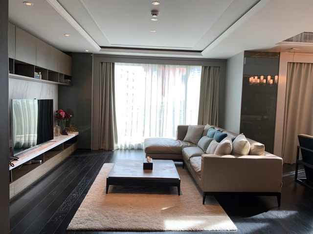 ให้เช่า คอนโด The Crest Sukhumvit 24 ใกล้ BTS พร้อมพงษ์ 3 ห้องนอน 248.37 ตร.ม. 200,000 /เดือนคอนโด The Crest Sukhumvit 24 ถนนสุขุมวิท แขวงคลองตัน เขตคลองเตย กรุงเทพมหานครขนาดห้อง 248.37 ตารางเมตรพื้นที่ใช้สอย 248.37 ตารางเมตร3 ห้องนอน3 ห้องน้ำ1 ห้องนั่งเล่น1 ห้องครัว1 ห้องทำงาน2 ที่จอดรถคอนโดมือสอง ห้องขนาดใหญ่ พื้นที่ใช้สอยกว้างขวาง เหมาะสำหรับครอบครัวหรือผู้บริหารที่ต้องการพักอาศัยในย่านสุขุมวิทใจกลางเ�