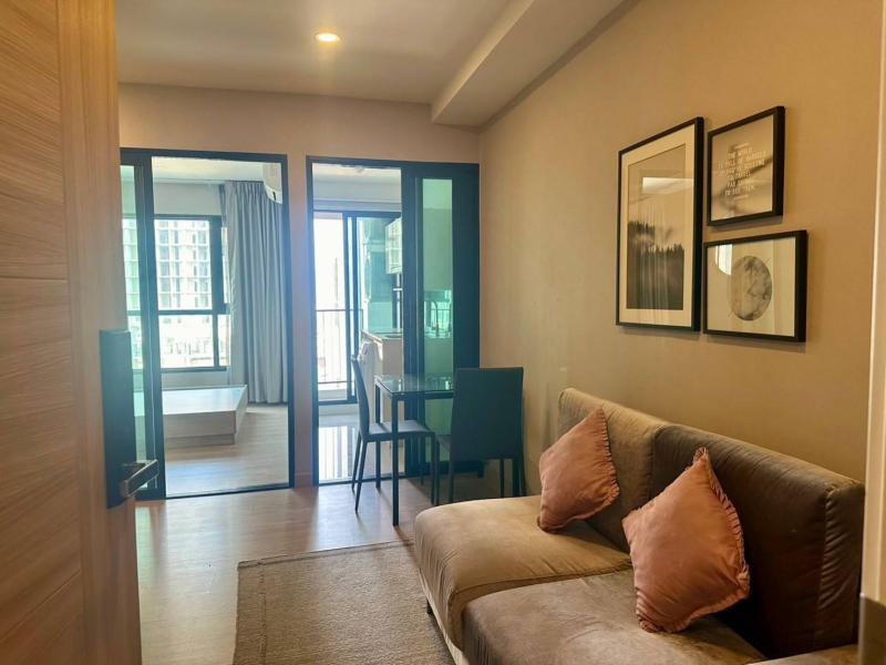 ขาย (For Sale) คอนโด : ไนท์บริดจ์ ติวานนท์ Knightsbridge Duplex Tiwanonประเภท : 1 ห้องนอน 1 ห้องน้ำ พื้นที่ : 28.8 ตรม. เฟอร์นิเจอร์ : ครบราคาขาย: 2,700,000 บาท  (ค่าโอน : 50:50) สิ่งอำนวยความสะดวก - คลับเฮ้าส์- ฟิตเนส- ห้องประชุม- ห้องยิมนาสติก- ซัก อบ รีด- ห้องสมุด- เล้าจ์- สกายเลานจ์- ห้องอบซาวนา- สระว่ายน้ำทำเล ???? 300 เมตรจาก MRT กระทรวงสาธารณะสุข  Please Contact: Tel No: 099-046-6263 Line No: 099-046-6263