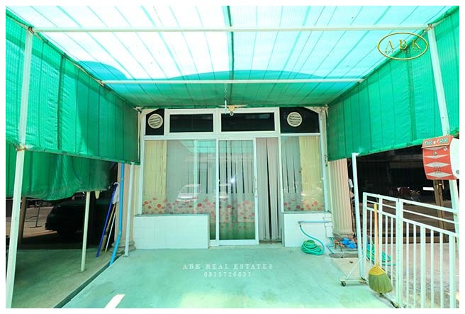 ขายด่วนมาก อาคารพาณิชย์ 4.5 ชั้น  ใกล้ MRT เตาปูน เพียง 6.5 ล้านบาท รายละเอียดเพิ่มเติม อาคารพาณิชย์ 4 ชั้นครึ่ง มีดาดฟ้าขนาด 17.1 ตรว พื้นที่ใช้สอย 192 ตรมต่อเติมเรียบร้อย พร้อมเข้าอยู่อาศัย มีแอร์ 4 เครื่องห้องนอน 6 ห้อง ห้องน้ำ 4 ห้อง ห้องรับแขก 1 ห้อง ห้องครัว 1 ห้องจอดรถหน้าบ้านได้ 1 คัน หน้าบ้านกว้าง 4 เมตรเดินทางสะดวก ห่างจากสถานีรถไฟฟ้าเตาปูน 300 เมตร   ราคา 6,500,000 บาท สถานที่