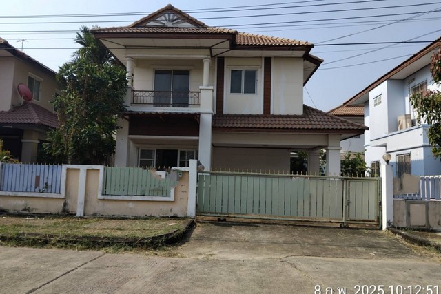   ขาย บ้านเดี่ยว/ทาวน์เฮ้าส์/คอนโด โครงการหมู่บ้านซื่อตรง-บางใหญ่(เฟส1)  ถนน/ซอยถนนบางบัวทอง-สุพรรณบุรี ตำบลละหาร อำเภอบางบัวทอง จังหวัดนนทบุรี  ราคา    3,450,000   บาท  (ราคาต่อรองได้)  รายละเอียดทรัพย์ -  50ตรว. พื้นที่ใช้สอย143 ตรม. -  3 ห้องนอน 2 ห้องน้ำ  -  1 ที่จอดรถ  -  บ้านหันไปทางทิศ ตะวันออกเฉียงเหนือ  พิกัดทรัพย์ : https://maps.app.goo.gl/W6XvzKa4z4EaVqNt5  สถานที่ใกล้เคียง  - ตลาดนัดจรูญทรัพย์ บางบัวทอง- �