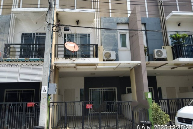   ขาย บ้านเดี่ยว/ทาวน์เฮ้าส์/คอนโด โครงการ หมู่บ้านพิบูลย์โฮมทาวน์ บางบัวทอง นนทบุรี  ถนน/ซอย ตำบลพิมลราช อำเภอบางบัวทอง  จังหวัดนนทบุรี  ราคา    2,150,000   บาท  (ราคาต่อรองได้)  รายละเอียดทรัพย์ -  เนื้อที่ 18.7 ตรว.  พื้นที่ใช้สอย 126 ตรม. -  3 ห้องนอน 2 ห้องน้ำ  -  1 ที่จอดรถ  -  บ้านหันไปทางทิศ ตะวันออก  พิกัดทรัพย์ : https://maps.app.goo.gl/MLCKVCCnynWSUTR49  สถานที่ใกล้เคียง- โลตัส นอร์ธ ราชพฤกษ์  - โรงพยาบาลบางบั�