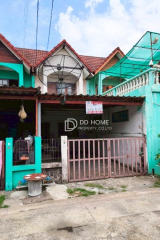 หมู่บ้านวโรชา เทพารักษ์-บางบอน ถนนเมน (DD002424)พื้นที่ 19 ตร.ว.ฟังก์ชั่น : 2 นอน 2 น้ำ 1 ที่จอดรถทิศ : ตะวันออกเฉียงเหนือจุดเด่นทำเลนี้- โครงการตั้งอยู่บนถนนเอกชัย- ใกล้ห้างสรรพสินค้าเดอะมอลล์ บางแค, วิคตอเรีย การ์เด้น, เทสโก้ โลตัส, บิ๊กซี- ใกล้โรงเรียนศึกษานารีวิทยา, โรงเรียนปัญญาศักดิ์บางบอน, วิทยาลัยเทคนิคราชสิทธาราม, โรงเรียนสารสาสน์วิเทศบางบอน- ใกล้โรงพยาบาลนครธ�